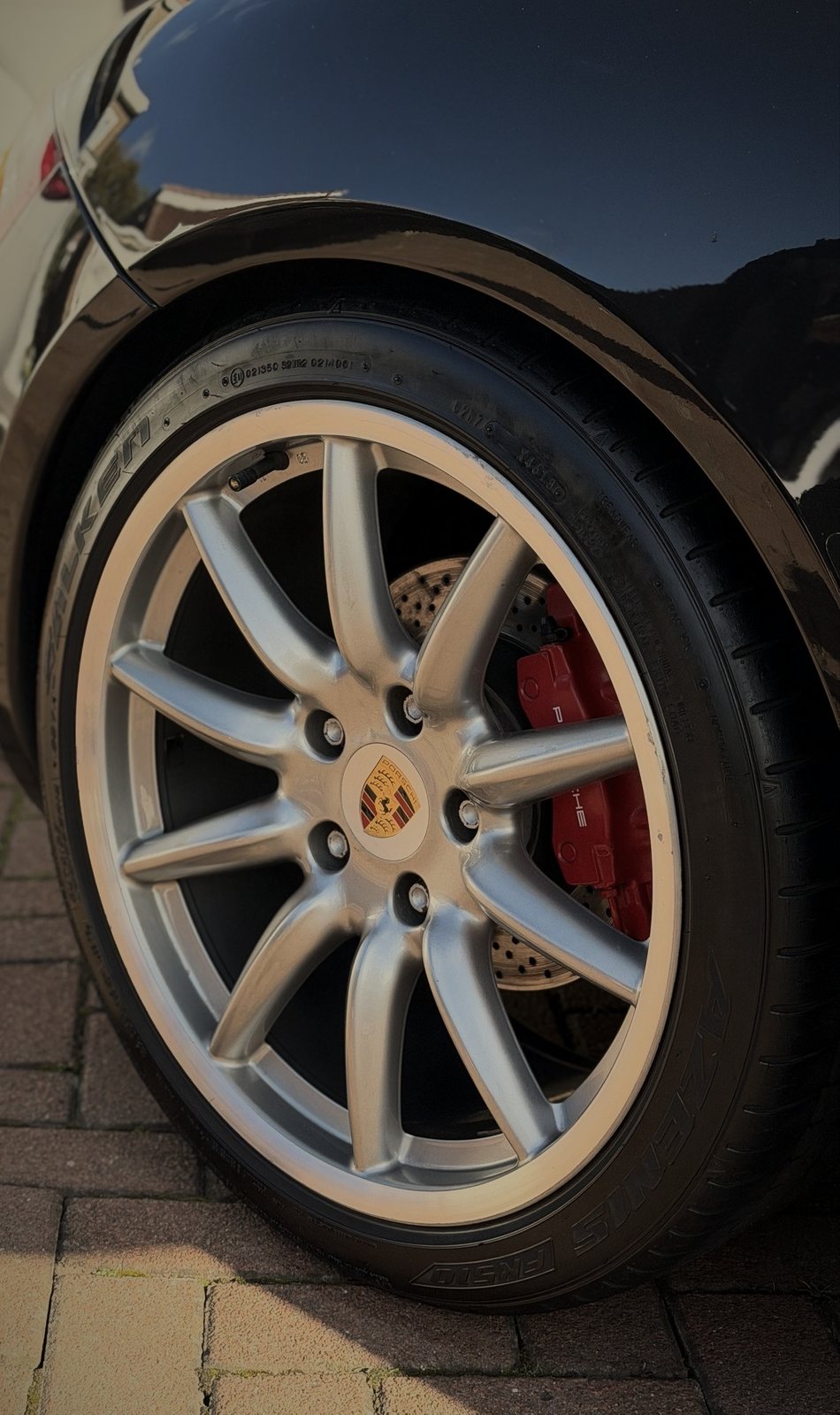 Porsche paintwork and wheel after an ARDEN detail