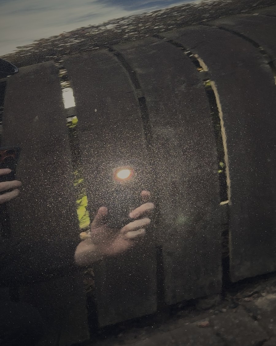 Paintwork after machine polishing: a clean point of light with no swirl marks